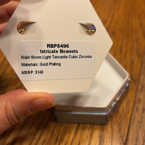 Ring bomb party intricate moments Tanzanite hoops,cubic zirconia, gold plating - Picture 3 of 3